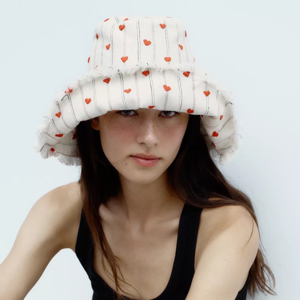 NWT ZARA STRIPED HEART EMBROIDERED BUCKET HAT